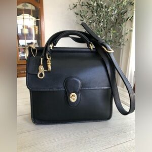 Vintage Coach Willis Handbag EUC
Black Leather w/ Brass hardware & Hangtag #9927
